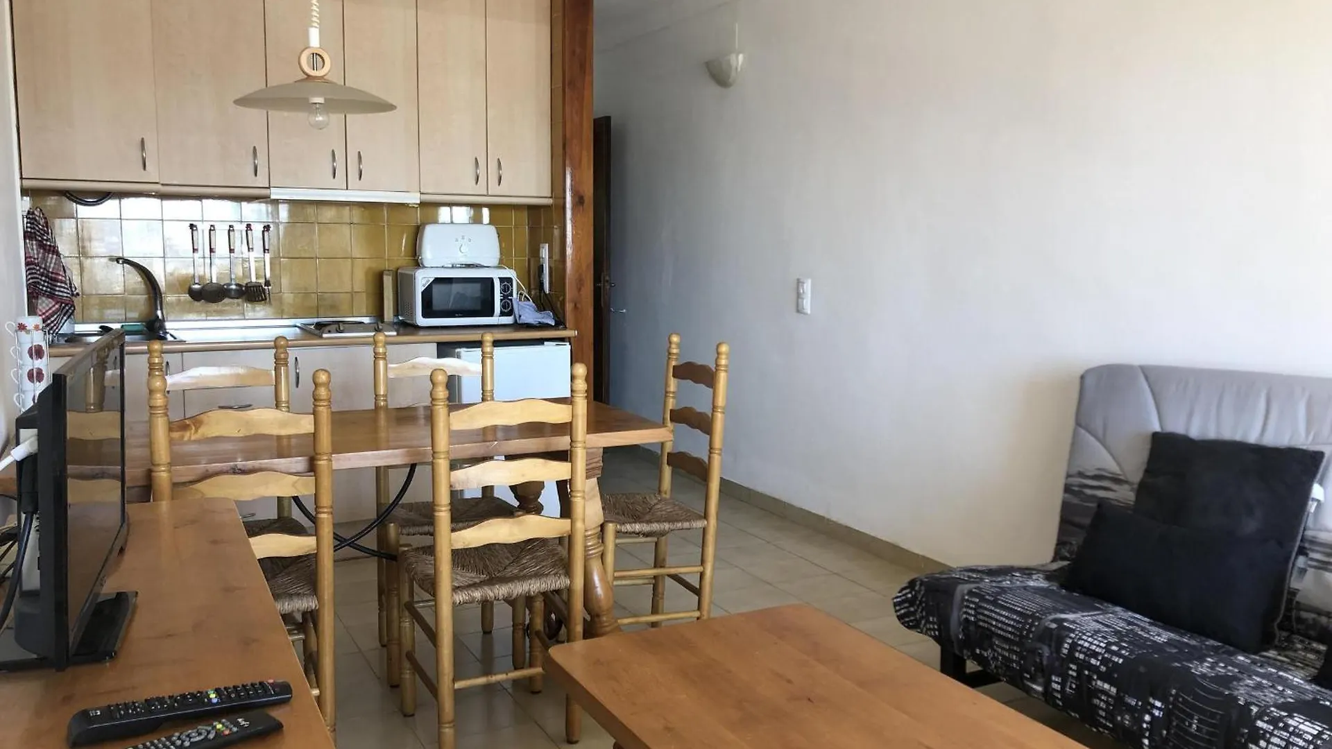 Vista Bahia 9 - Apartamento En Primera Linea De Mar A Pocos Metros Del Centro De Empuriabrava Con Aparcamiento. - Es-228-180
